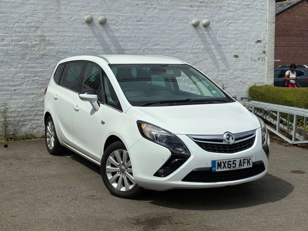 A 2015 VAUXHALL ZAFIRA TOURER 1.6 CDTi ecoFLEX Tech Line MPV 5dr Diesel Manual Euro 6 (s/s) (136 ps) 2 KE A 2015 VAUXHALL ZAFIRA TOURER 1.6 CDTi ecoFLEX Tech Line MPV 5dr Diesel Manual Euro 6 (s/s) (136 ps) 2 KE