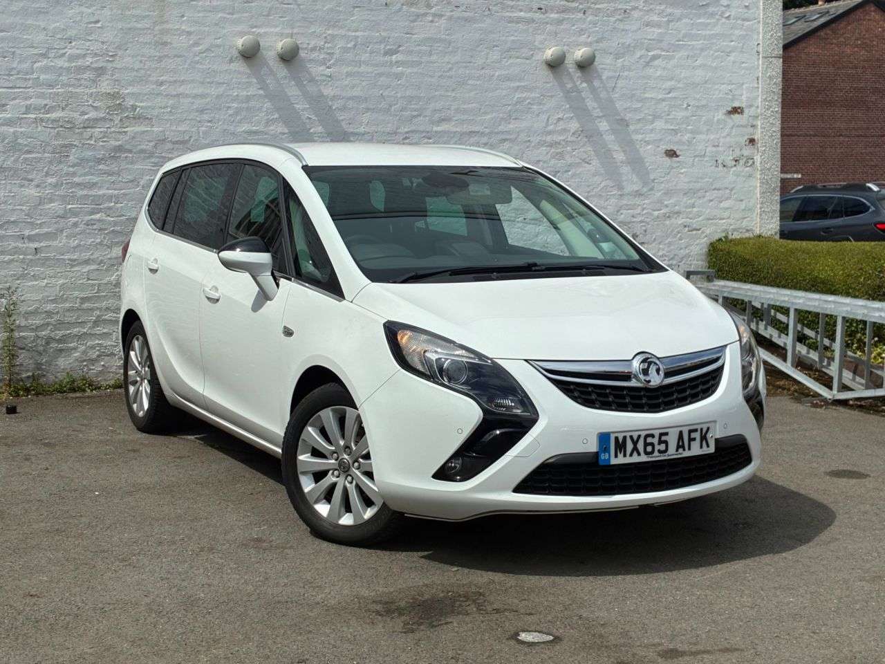 A 2015 VAUXHALL ZAFIRA TOURER 1.6 CDTi ecoFLEX Tech Line MPV 5dr Diesel Manual Euro 6 (s/s) (136 ps) 2 KE A 2015 VAUXHALL ZAFIRA TOURER 1.6 CDTi ecoFLEX Tech Line MPV 5dr Diesel Manual Euro 6 (s/s) (136 ps) 2 KE