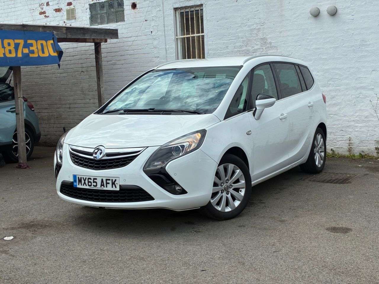 A 2015 VAUXHALL ZAFIRA TOURER 1.6 CDTi ecoFLEX Tech Line MPV 5dr Diesel Manual Euro 6 (s/s) (136 ps) 2 KE A 2015 VAUXHALL ZAFIRA TOURER 1.6 CDTi ecoFLEX Tech Line MPV 5dr Diesel Manual Euro 6 (s/s) (136 ps) 2 KE