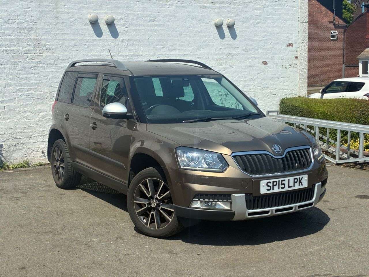 A 2015 SKODA YETI 2.0 TDI Elegance Outdoor 5dr Diesel Manual Euro 5 (110 ps) 2 KEYS,ALLOYS ,A A 2015 SKODA YETI 2.0 TDI Elegance Outdoor 5dr Diesel Manual Euro 5 (110 ps) 2 KEYS,ALLOYS ,A