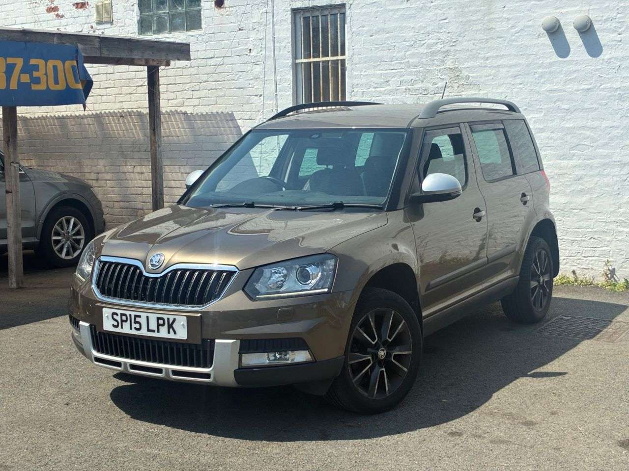 A 2015 SKODA YETI 2.0 TDI Elegance Outdoor 5dr Diesel Manual Euro 5 (110 ps) 2 KEYS,ALLOYS ,A A 2015 SKODA YETI 2.0 TDI Elegance Outdoor 5dr Diesel Manual Euro 5 (110 ps) 2 KEYS,ALLOYS ,A
