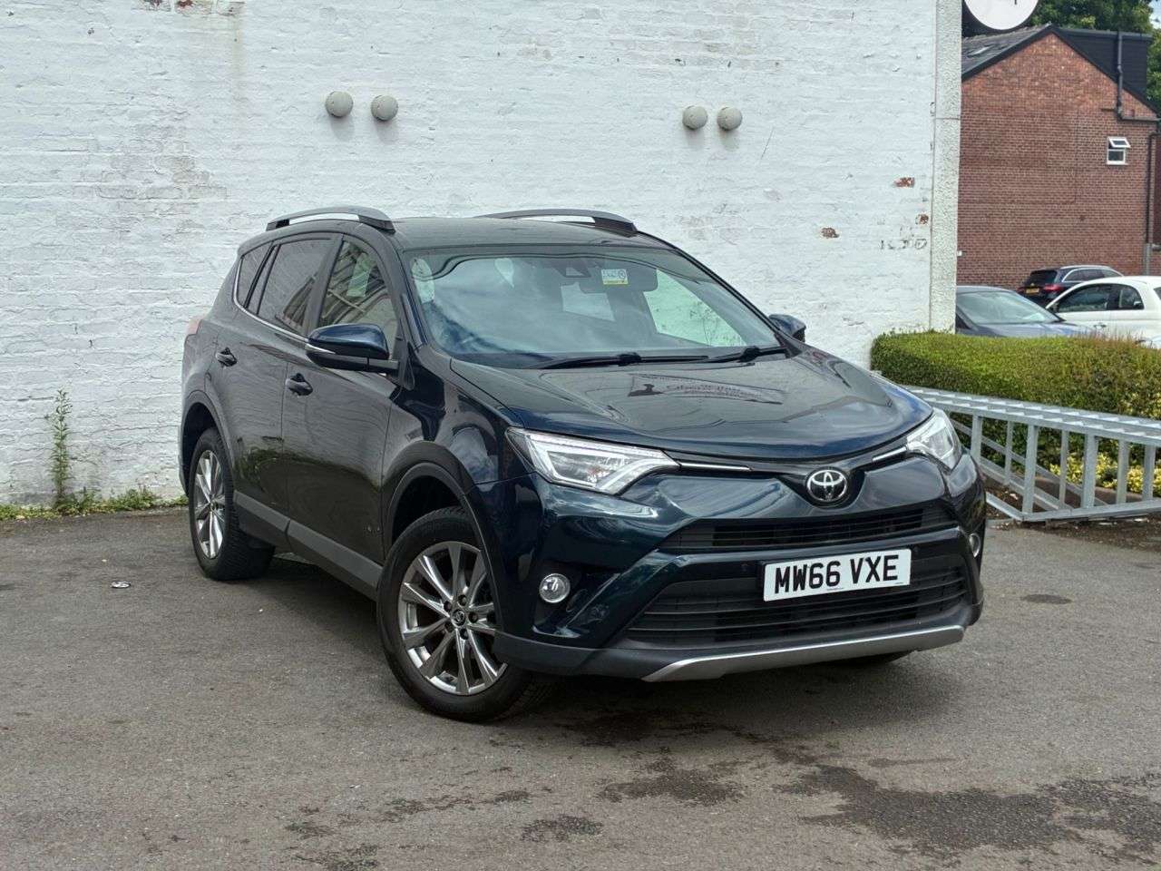 A 2016 TOYOTA RAV4 2.0 D-4D Excel SUV 5dr Diesel Manual Euro 6 (s/s) (Safety Sense, Nav) (143 A 2016 TOYOTA RAV4 2.0 D-4D Excel SUV 5dr Diesel Manual Euro 6 (s/s) (Safety Sense, Nav) (143
