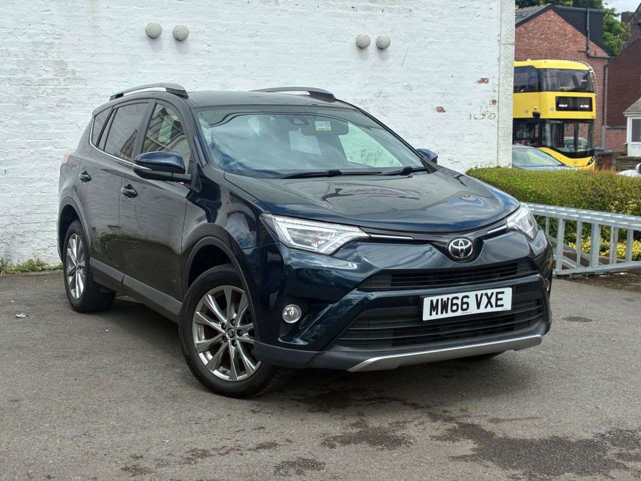 A 2016 TOYOTA RAV4 2.0 D-4D Excel SUV 5dr Diesel Manual Euro 6 (s/s) (Safety Sense, Nav) (143 A 2016 TOYOTA RAV4 2.0 D-4D Excel SUV 5dr Diesel Manual Euro 6 (s/s) (Safety Sense, Nav) (143