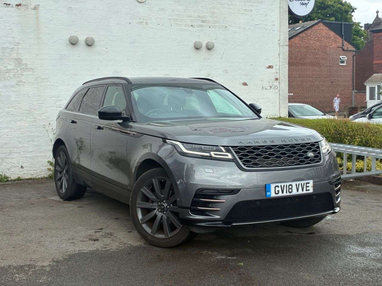 A 2018 LAND ROVER RANGE ROVER VELAR 2.0 D240 R-Dynamic SE SUV 5dr Diesel Auto 4WD Euro 6 (s/s) (240 ps) DAB,CLI A 2018 LAND ROVER RANGE ROVER VELAR 2.0 D240 R-Dynamic SE SUV 5dr Diesel Auto 4WD Euro 6 (s/s) (240 ps) DAB,CLI