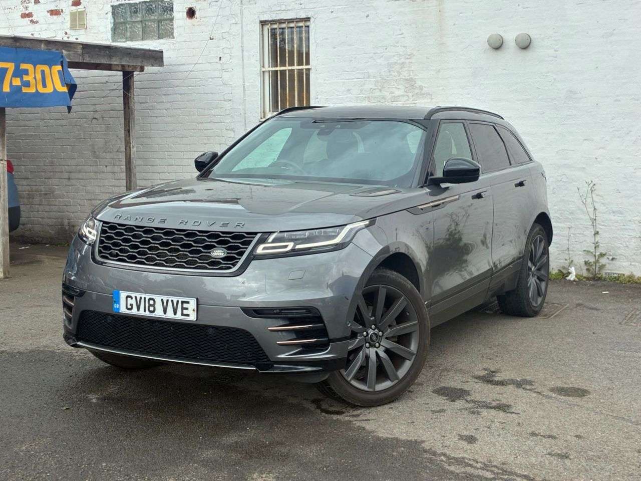 A 2018 LAND ROVER RANGE ROVER VELAR 2.0 D240 R-Dynamic SE SUV 5dr Diesel Auto 4WD Euro 6 (s/s) (240 ps) DAB,CLI A 2018 LAND ROVER RANGE ROVER VELAR 2.0 D240 R-Dynamic SE SUV 5dr Diesel Auto 4WD Euro 6 (s/s) (240 ps) DAB,CLI