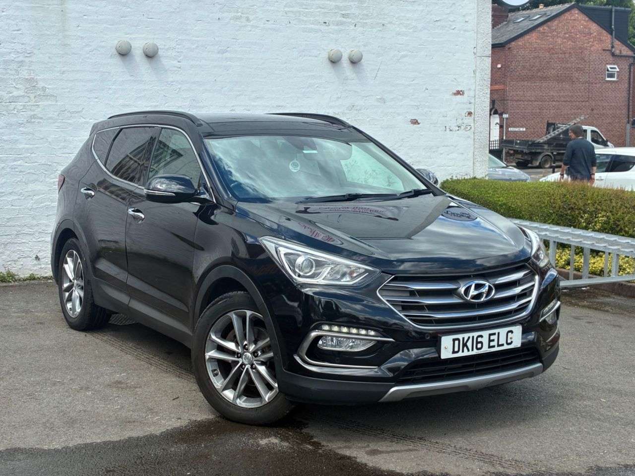 A 2016 HYUNDAI SANTA FE 2.2 CRDi Blue Drive Premium SE SUV 5dr Diesel Auto 4WD Euro 6 (s/s) (7 Seat A 2016 HYUNDAI SANTA FE 2.2 CRDi Blue Drive Premium SE SUV 5dr Diesel Auto 4WD Euro 6 (s/s) (7 Seat
