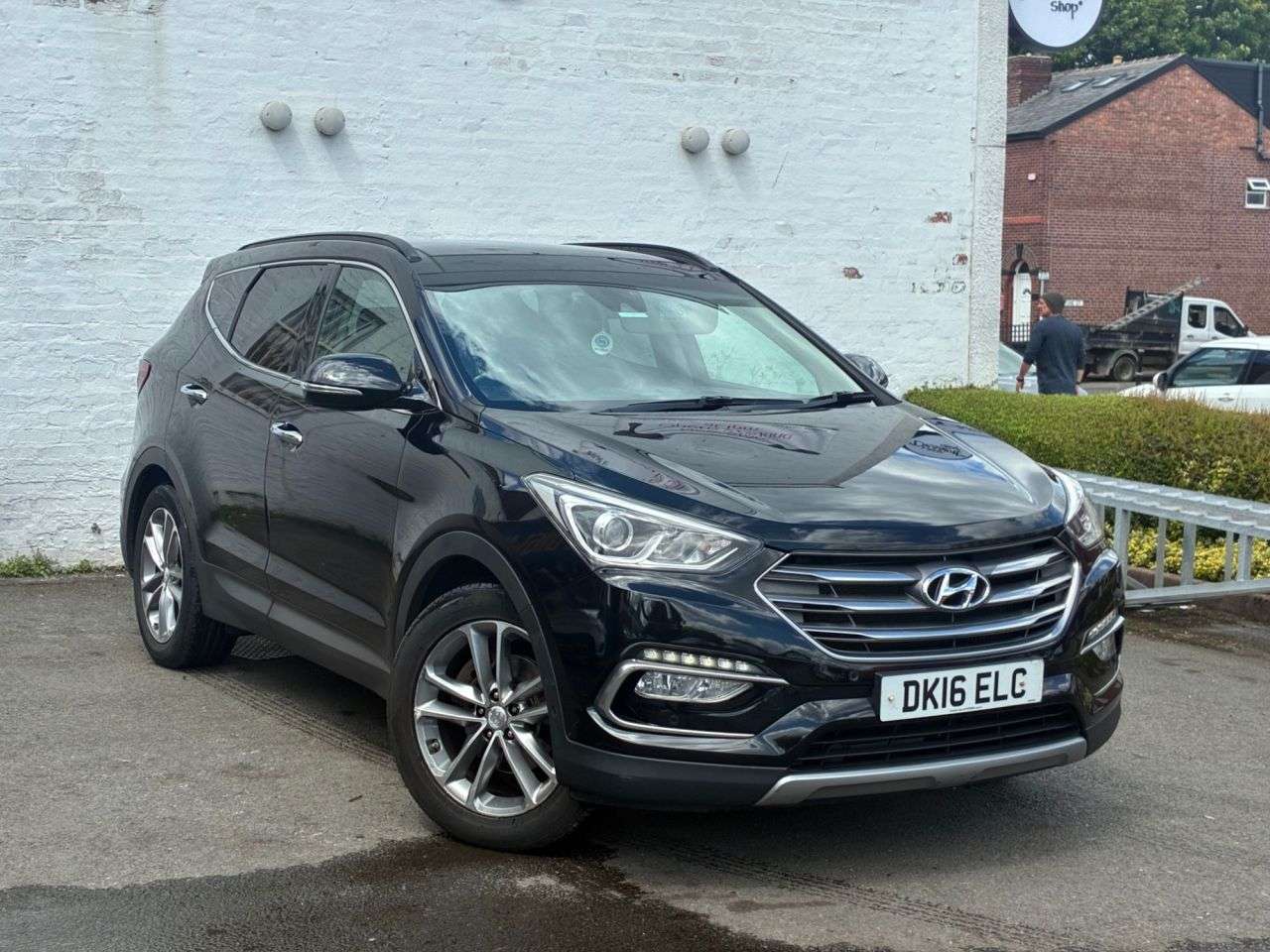 A 2016 HYUNDAI SANTA FE 2.2 CRDi Blue Drive Premium SE SUV 5dr Diesel Auto 4WD Euro 6 (s/s) (7 Seat A 2016 HYUNDAI SANTA FE 2.2 CRDi Blue Drive Premium SE SUV 5dr Diesel Auto 4WD Euro 6 (s/s) (7 Seat