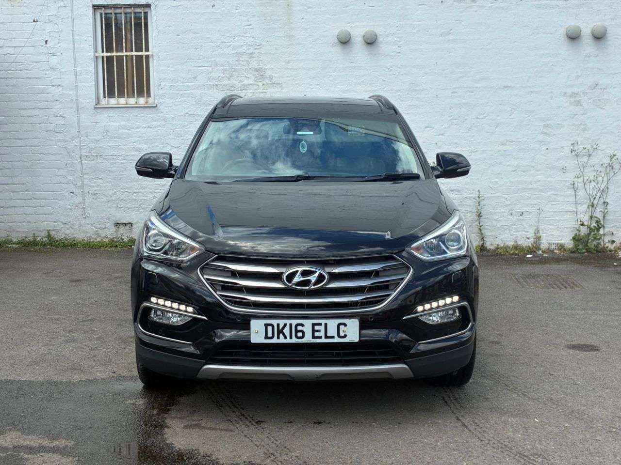 A 2016 HYUNDAI SANTA FE 2.2 CRDi Blue Drive Premium SE SUV 5dr Diesel Auto 4WD Euro 6 (s/s) (7 Seat A 2016 HYUNDAI SANTA FE 2.2 CRDi Blue Drive Premium SE SUV 5dr Diesel Auto 4WD Euro 6 (s/s) (7 Seat