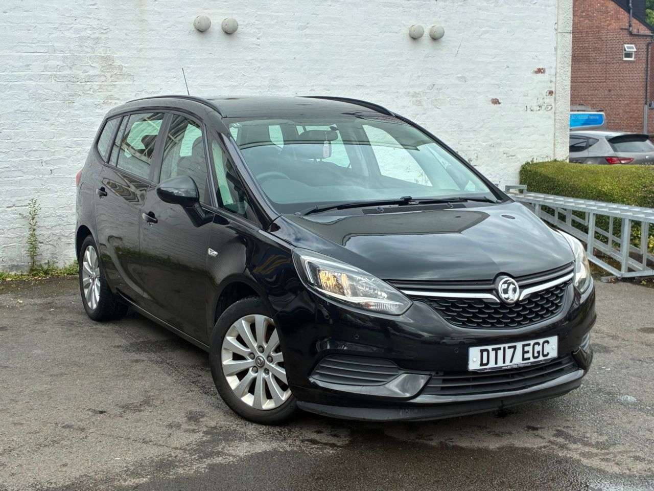 A 2017 VAUXHALL ZAFIRA TOURER 1.6 CDTi ecoFLEX Design MPV 5dr Diesel Manual Euro 6 (s/s) (134 ps) 7 SEATE A 2017 VAUXHALL ZAFIRA TOURER 1.6 CDTi ecoFLEX Design MPV 5dr Diesel Manual Euro 6 (s/s) (134 ps) 7 SEATE