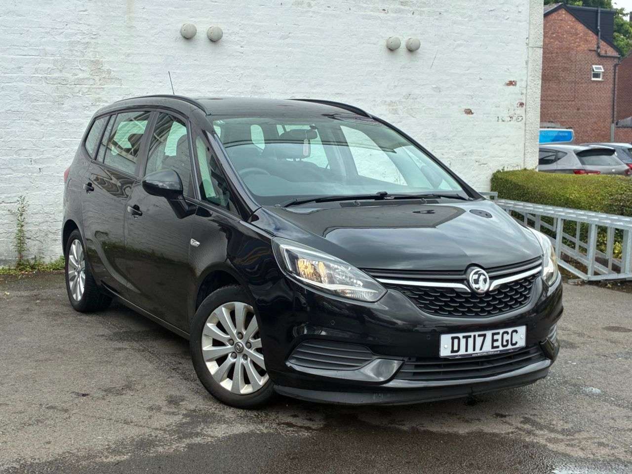 A 2017 VAUXHALL ZAFIRA TOURER 1.6 CDTi ecoFLEX Design MPV 5dr Diesel Manual Euro 6 (s/s) (134 ps) 7 SEATE A 2017 VAUXHALL ZAFIRA TOURER 1.6 CDTi ecoFLEX Design MPV 5dr Diesel Manual Euro 6 (s/s) (134 ps) 7 SEATE