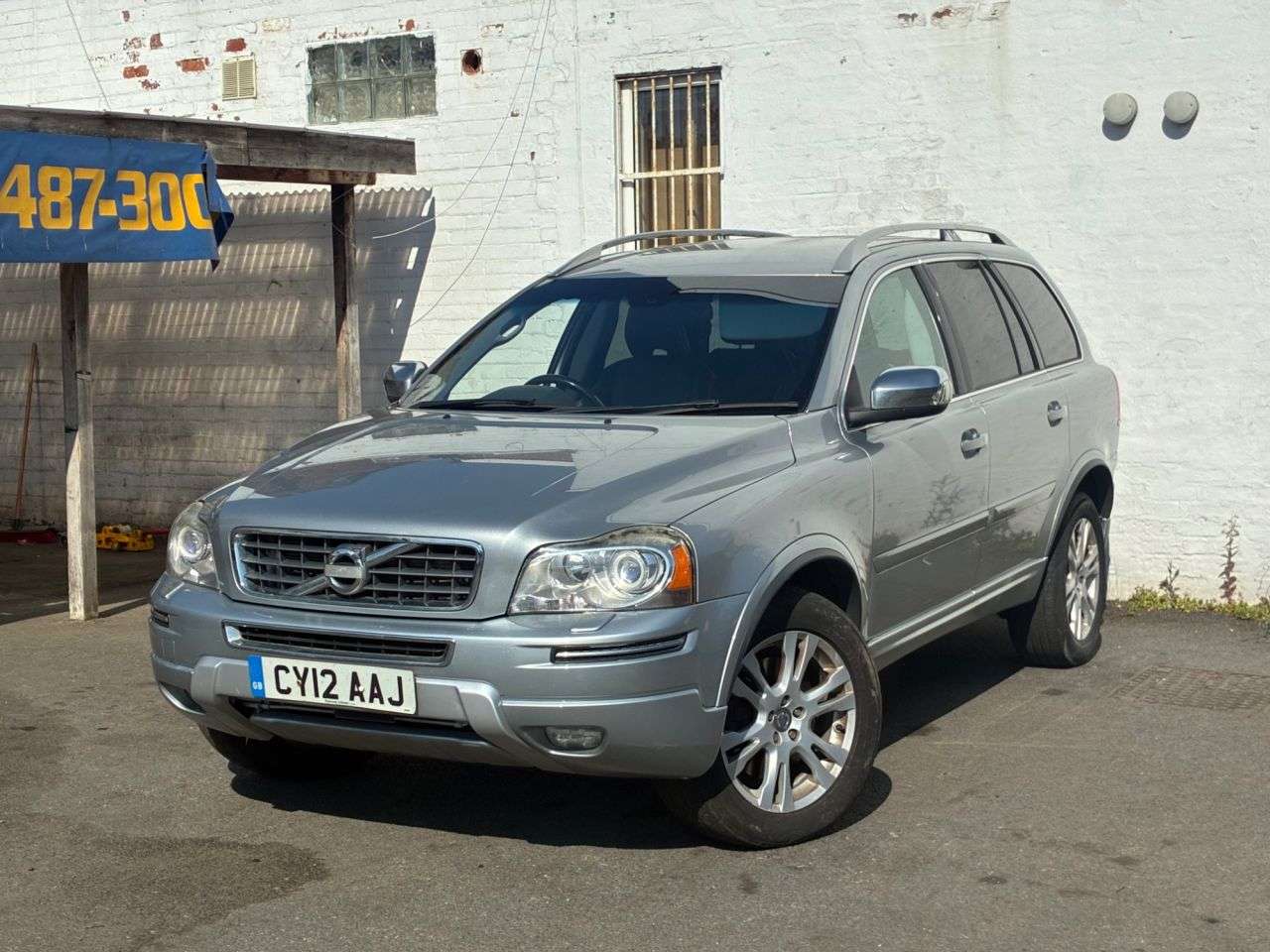 A 2012 VOLVO XC90 2.4 D5 SE Lux SUV 5dr Diesel Geartronic 4WD Euro 5 (200 ps) FULL SERVICE HI A 2012 VOLVO XC90 2.4 D5 SE Lux SUV 5dr Diesel Geartronic 4WD Euro 5 (200 ps) FULL SERVICE HI