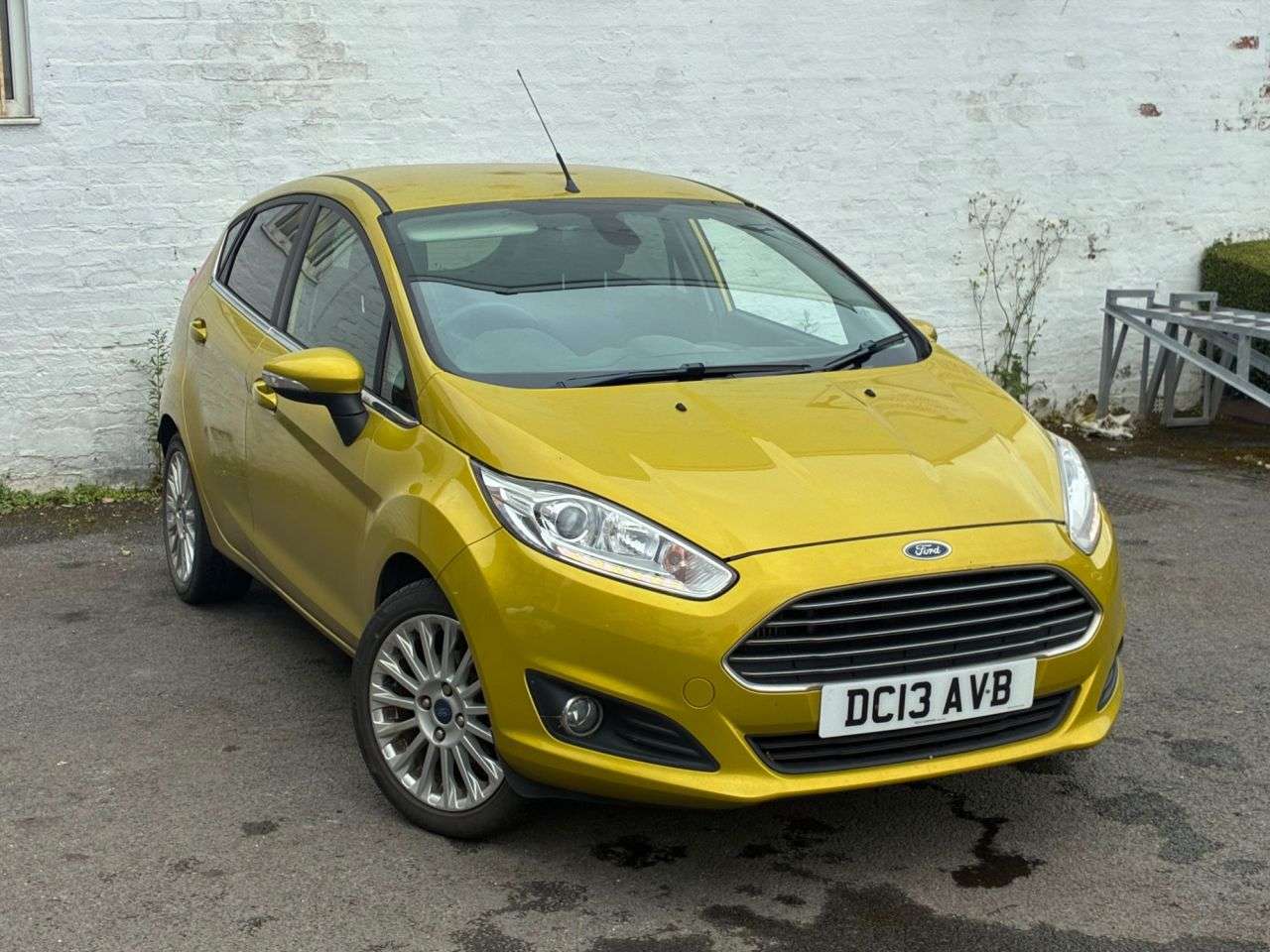 A 2013 FORD FIESTA 1.0T EcoBoost Titanium Hatchback 5dr Petrol Manual Euro 5 (s/s) (125 ps) WE A 2013 FORD FIESTA 1.0T EcoBoost Titanium Hatchback 5dr Petrol Manual Euro 5 (s/s) (125 ps) WE