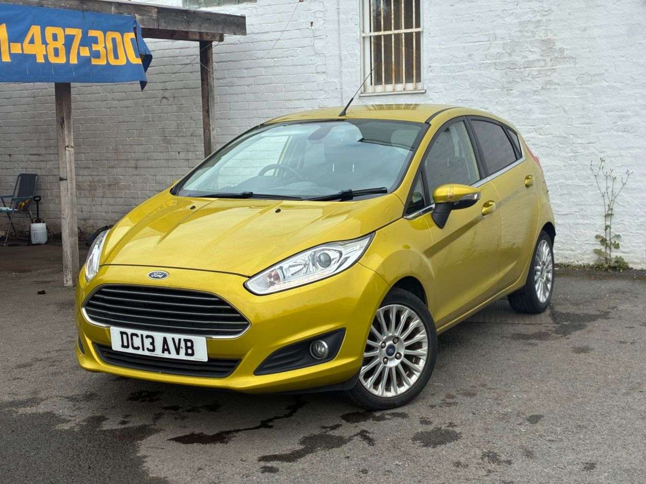 A 2013 FORD FIESTA 1.0T EcoBoost Titanium Hatchback 5dr Petrol Manual Euro 5 (s/s) (125 ps) WE A 2013 FORD FIESTA 1.0T EcoBoost Titanium Hatchback 5dr Petrol Manual Euro 5 (s/s) (125 ps) WE