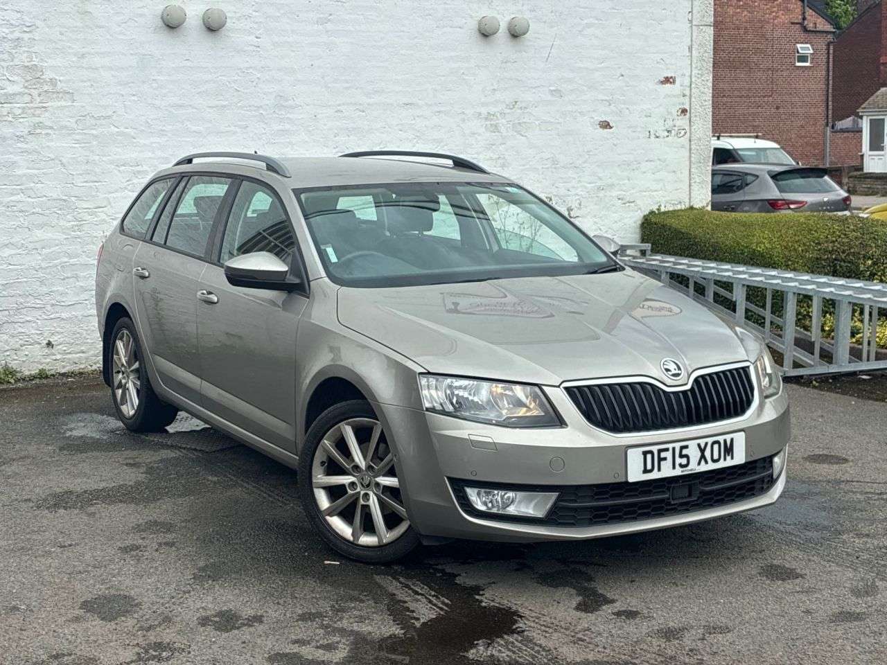 A 2015 SKODA OCTAVIA 1.6 TDI SE L Estate 5dr Diesel DSG Euro 6 (s/s) (110 ps) 2 OWNERS FROM NEW, A 2015 SKODA OCTAVIA 1.6 TDI SE L Estate 5dr Diesel DSG Euro 6 (s/s) (110 ps) 2 OWNERS FROM NEW,