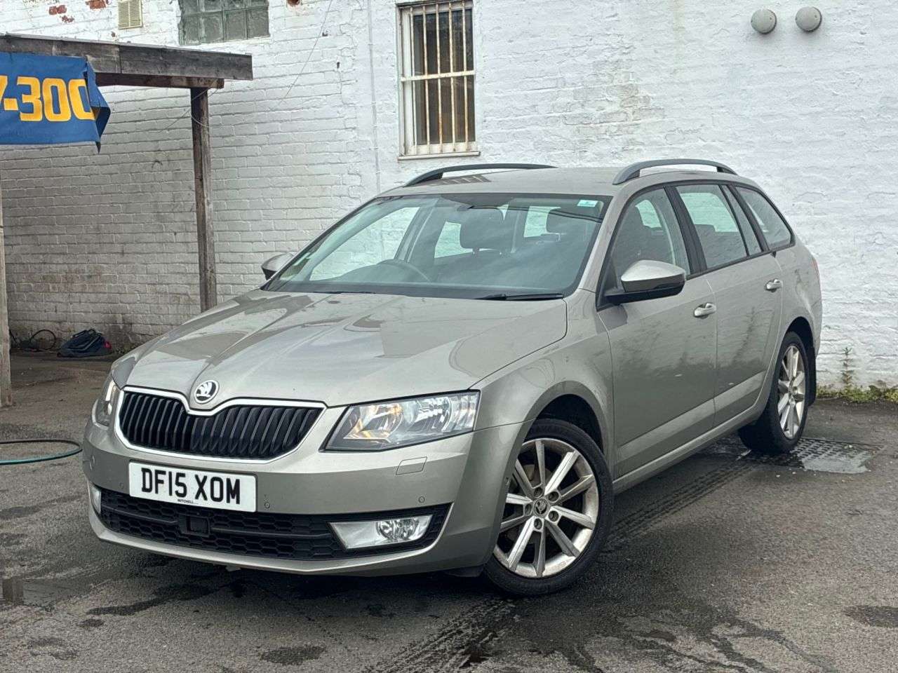 A 2015 SKODA OCTAVIA 1.6 TDI SE L Estate 5dr Diesel DSG Euro 6 (s/s) (110 ps) 2 OWNERS FROM NEW, A 2015 SKODA OCTAVIA 1.6 TDI SE L Estate 5dr Diesel DSG Euro 6 (s/s) (110 ps) 2 OWNERS FROM NEW,