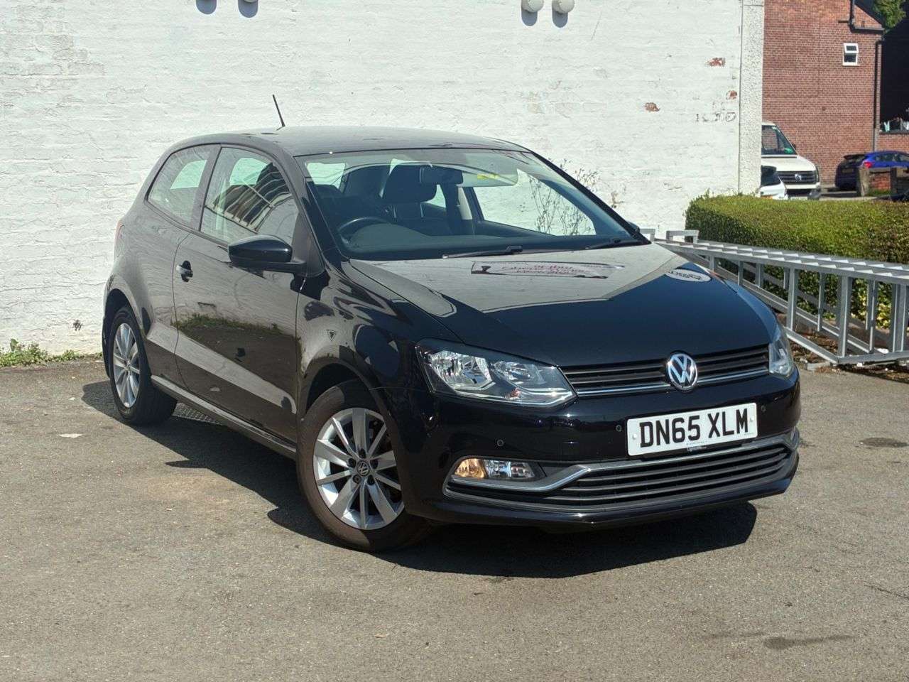 A 2015 VOLKSWAGEN POLO 1.2 TSI BlueMotion Tech SE Hatchback 3dr Petrol Manual Euro 6 (s/s) (90 ps) A 2015 VOLKSWAGEN POLO 1.2 TSI BlueMotion Tech SE Hatchback 3dr Petrol Manual Euro 6 (s/s) (90 ps)