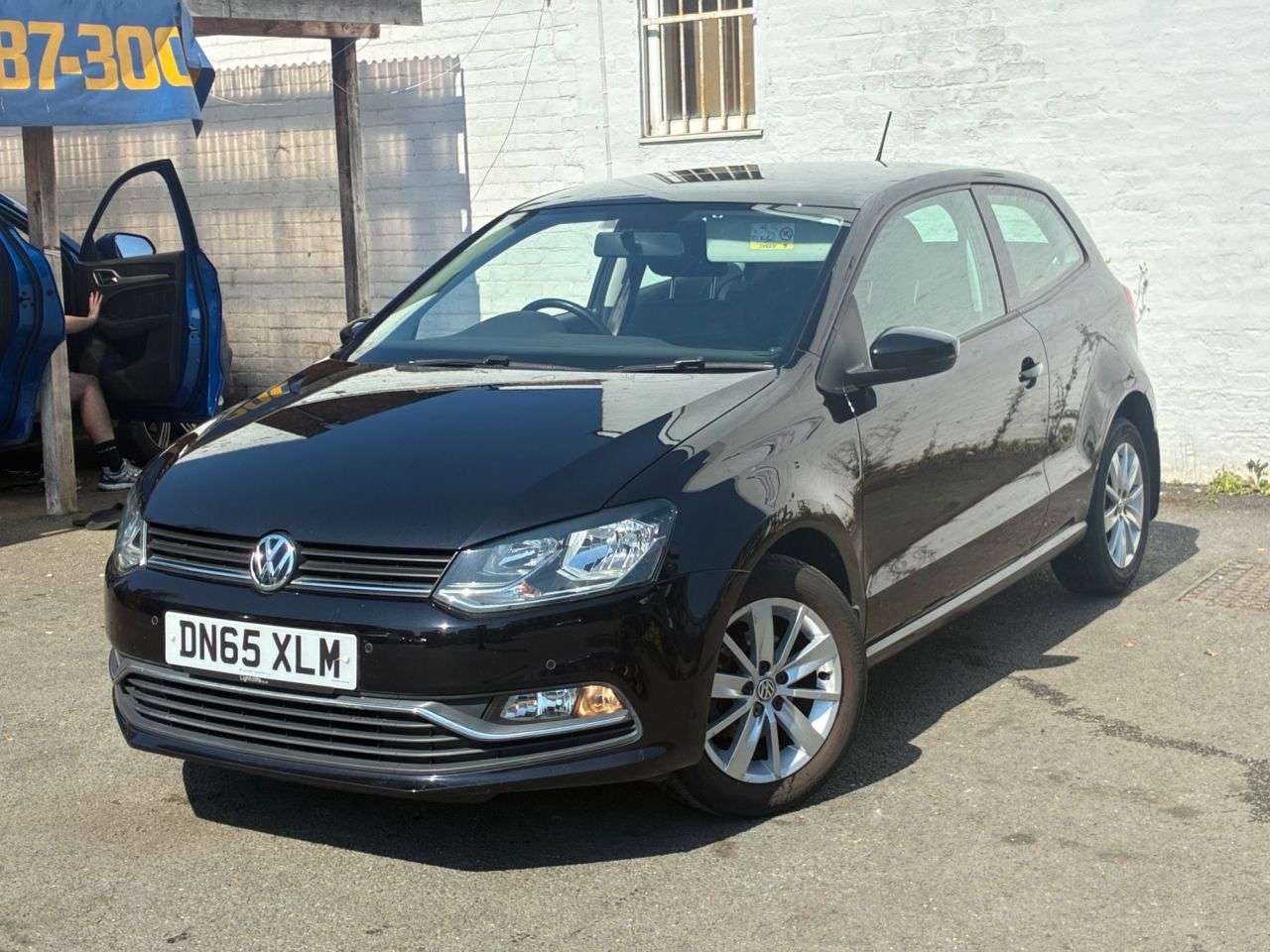 A 2015 VOLKSWAGEN POLO 1.2 TSI BlueMotion Tech SE Hatchback 3dr Petrol Manual Euro 6 (s/s) (90 ps) A 2015 VOLKSWAGEN POLO 1.2 TSI BlueMotion Tech SE Hatchback 3dr Petrol Manual Euro 6 (s/s) (90 ps)