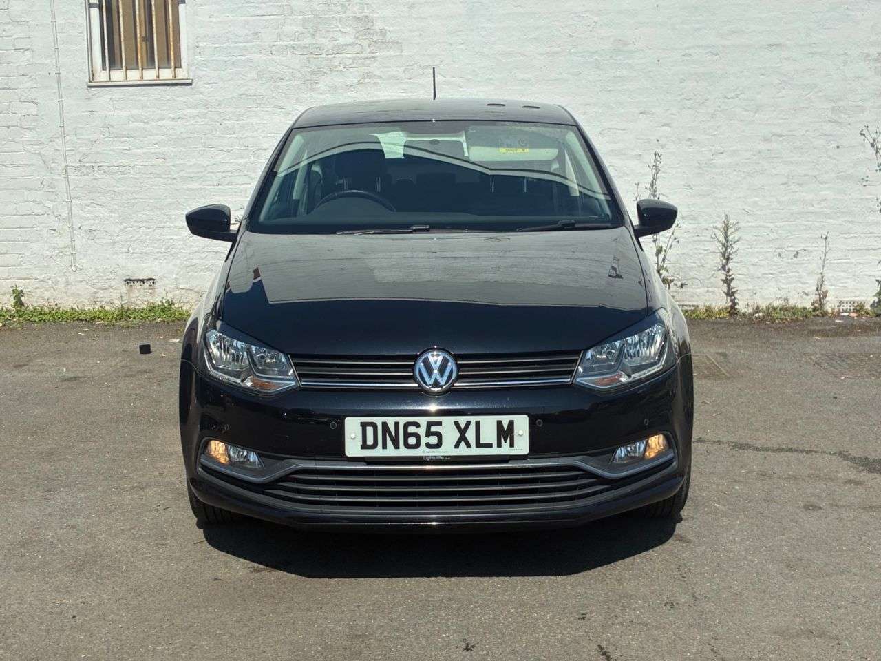 A 2015 VOLKSWAGEN POLO 1.2 TSI BlueMotion Tech SE Hatchback 3dr Petrol Manual Euro 6 (s/s) (90 ps) A 2015 VOLKSWAGEN POLO 1.2 TSI BlueMotion Tech SE Hatchback 3dr Petrol Manual Euro 6 (s/s) (90 ps)