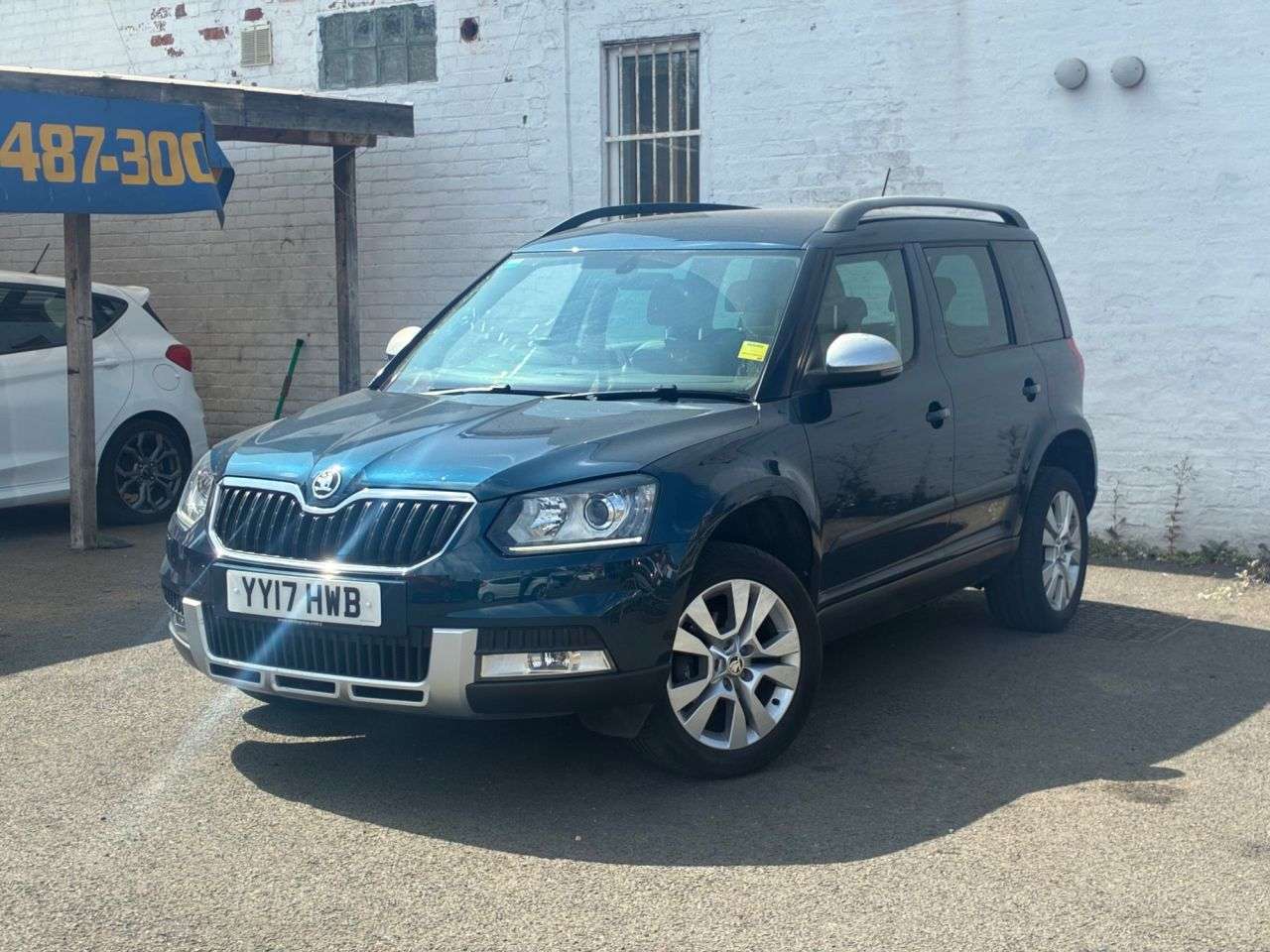 A 2017 SKODA YETI 1.2 TSI SE L Outdoor 5dr Petrol DSG Euro 6 (s/s) (110 ps) FANTASTIC FAMILY A 2017 SKODA YETI 1.2 TSI SE L Outdoor 5dr Petrol DSG Euro 6 (s/s) (110 ps) FANTASTIC FAMILY