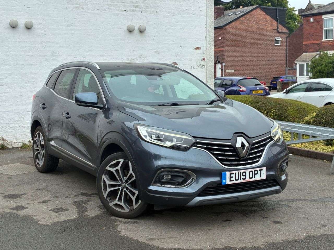 A 2019 RENAULT KADJAR 1.3 TCe GT Line SUV 5dr Petrol EDC Euro 6 (s/s) (140 ps) * FULL MAIN DEALER A 2019 RENAULT KADJAR 1.3 TCe GT Line SUV 5dr Petrol EDC Euro 6 (s/s) (140 ps) * FULL MAIN DEALER