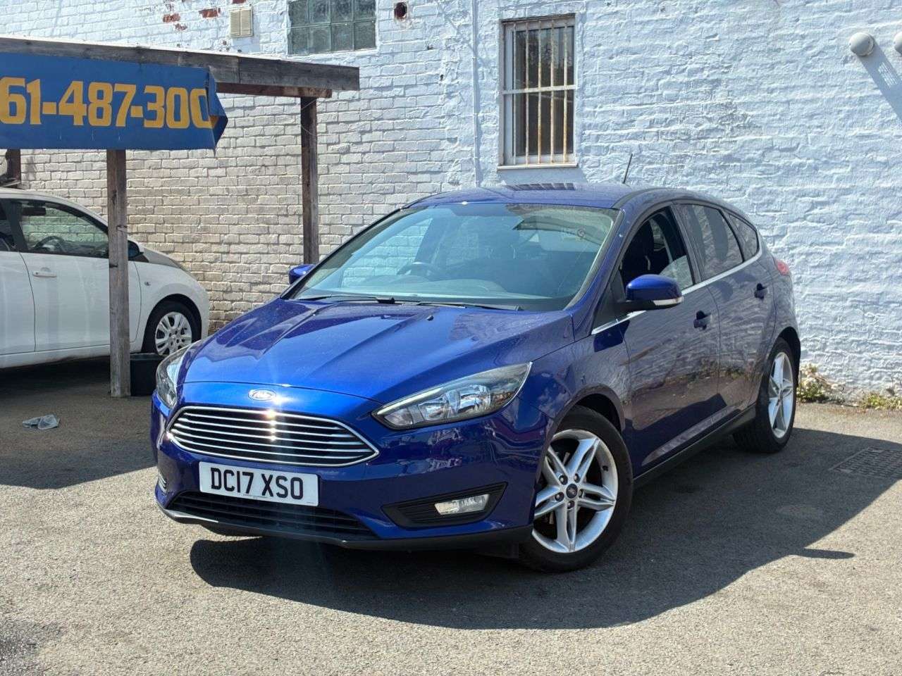 A 2017 FORD FOCUS 1.0T EcoBoost Zetec Edition Hatchback 5dr Petrol Manual Euro 6 (s/s) (125 p A 2017 FORD FOCUS 1.0T EcoBoost Zetec Edition Hatchback 5dr Petrol Manual Euro 6 (s/s) (125 p