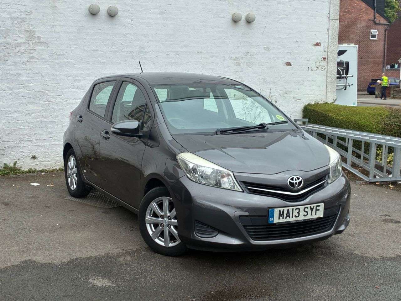 A 2013 TOYOTA YARIS 1.33 Dual VVT-i TR Hatchback 5dr Petrol Manual Euro 5 (101 ps) GREAT VALUE A 2013 TOYOTA YARIS 1.33 Dual VVT-i TR Hatchback 5dr Petrol Manual Euro 5 (101 ps) GREAT VALUE
