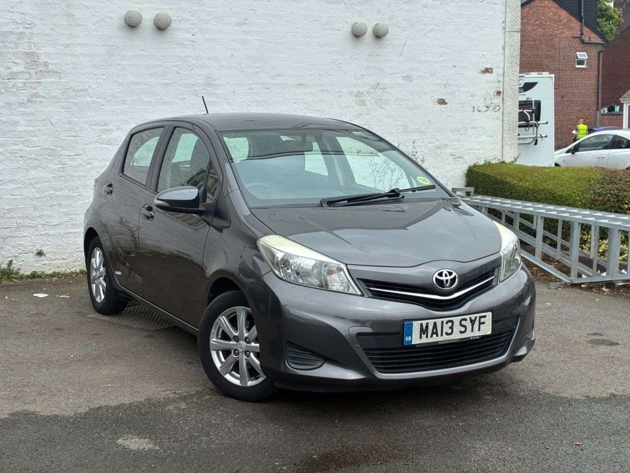 A 2013 TOYOTA YARIS 1.33 Dual VVT-i TR Hatchback 5dr Petrol Manual Euro 5 (101 ps) GREAT VALUE A 2013 TOYOTA YARIS 1.33 Dual VVT-i TR Hatchback 5dr Petrol Manual Euro 5 (101 ps) GREAT VALUE