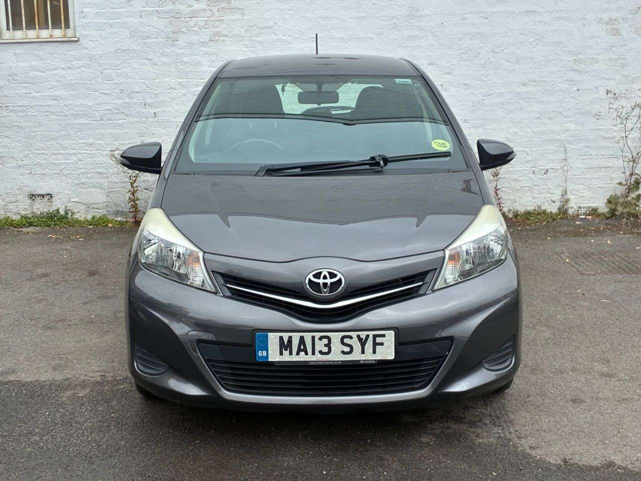 A 2013 TOYOTA YARIS 1.33 Dual VVT-i TR Hatchback 5dr Petrol Manual Euro 5 (101 ps) GREAT VALUE A 2013 TOYOTA YARIS 1.33 Dual VVT-i TR Hatchback 5dr Petrol Manual Euro 5 (101 ps) GREAT VALUE