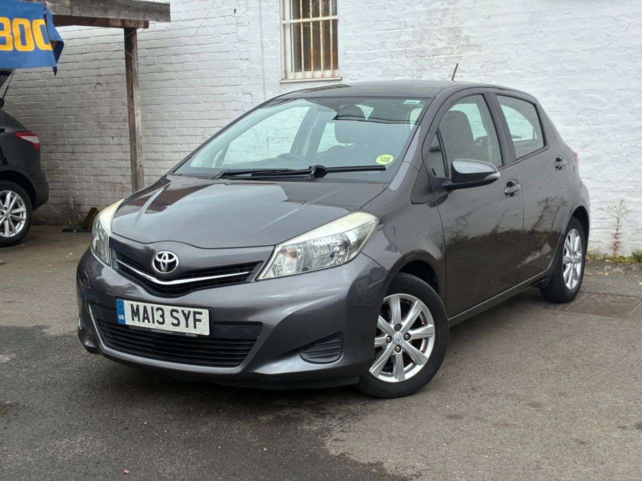 A 2013 TOYOTA YARIS 1.33 Dual VVT-i TR Hatchback 5dr Petrol Manual Euro 5 (101 ps) GREAT VALUE A 2013 TOYOTA YARIS 1.33 Dual VVT-i TR Hatchback 5dr Petrol Manual Euro 5 (101 ps) GREAT VALUE
