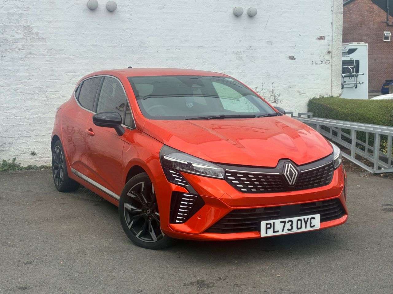 A 2023 RENAULT CLIO 1.6 E-TECH techno Hatchback 5dr Petrol Hybrid Auto Euro 6 (s/s) (145 ps) ON A 2023 RENAULT CLIO 1.6 E-TECH techno Hatchback 5dr Petrol Hybrid Auto Euro 6 (s/s) (145 ps) ON