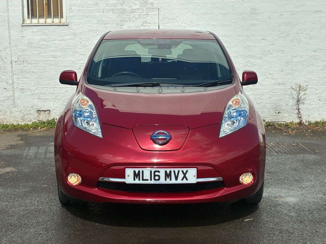 A 2016 NISSAN LEAF 30kWh Tekna Hatchback 5dr Electric Auto (109 bhp) GREAT VALUE FOR MONEY A 2016 NISSAN LEAF 30kWh Tekna Hatchback 5dr Electric Auto (109 bhp) GREAT VALUE FOR MONEY