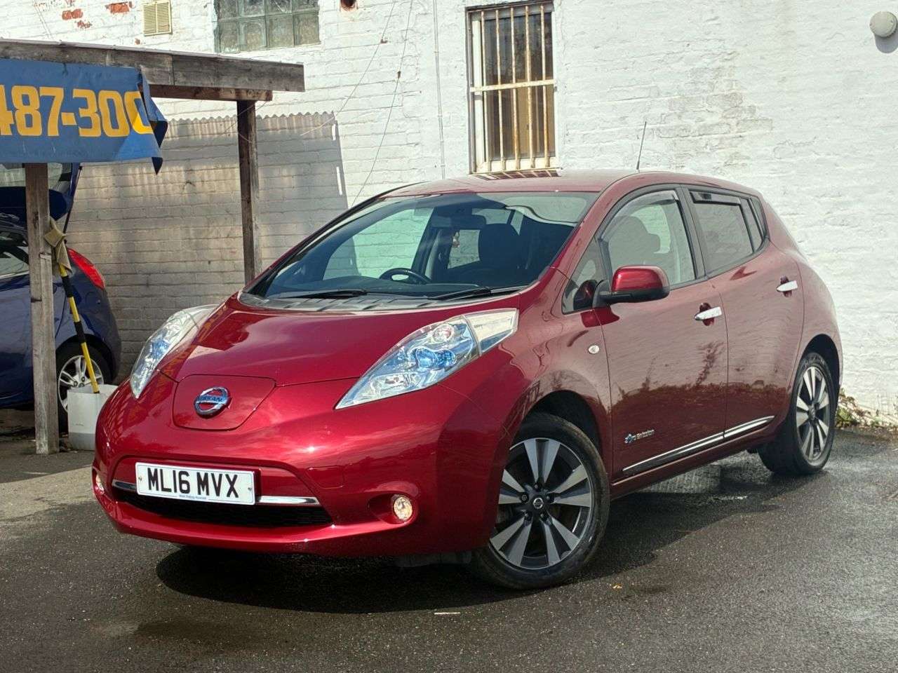 A 2016 NISSAN LEAF 30kWh Tekna Hatchback 5dr Electric Auto (109 bhp) GREAT VALUE FOR MONEY A 2016 NISSAN LEAF 30kWh Tekna Hatchback 5dr Electric Auto (109 bhp) GREAT VALUE FOR MONEY