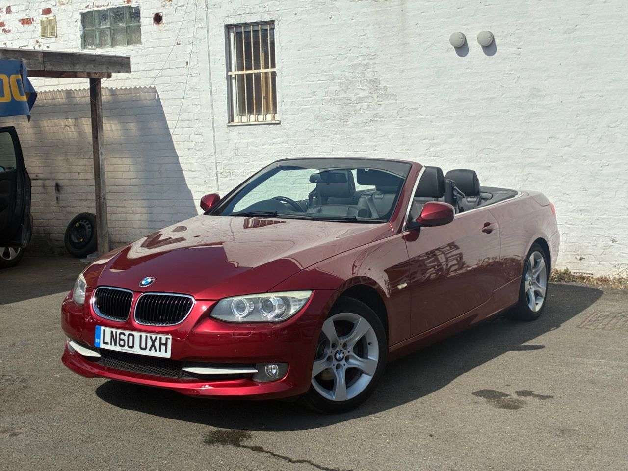 A 2010 BMW 3 SERIES 2.0 320i SE Convertible 2dr Petrol Manual Euro 5 (170 ps) POWER ROOF,FULL L A 2010 BMW 3 SERIES 2.0 320i SE Convertible 2dr Petrol Manual Euro 5 (170 ps) POWER ROOF,FULL L