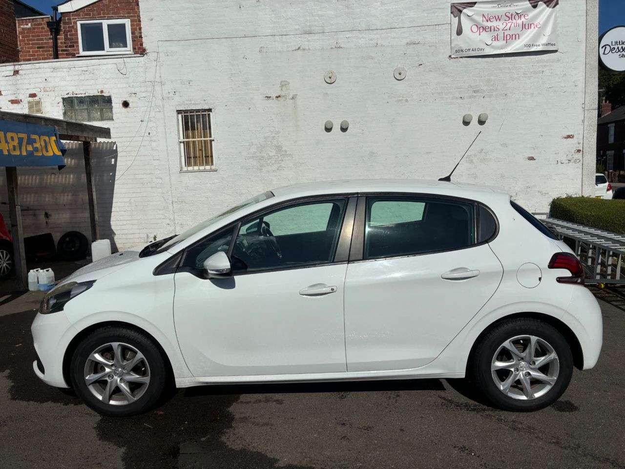 2015 PEUGEOT 208 2015 PEUGEOT 208