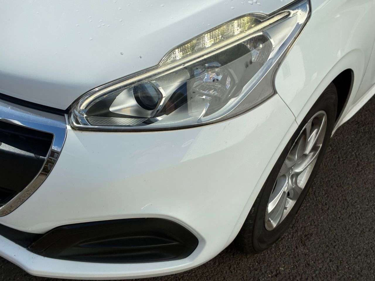 2015 PEUGEOT 208 2015 PEUGEOT 208