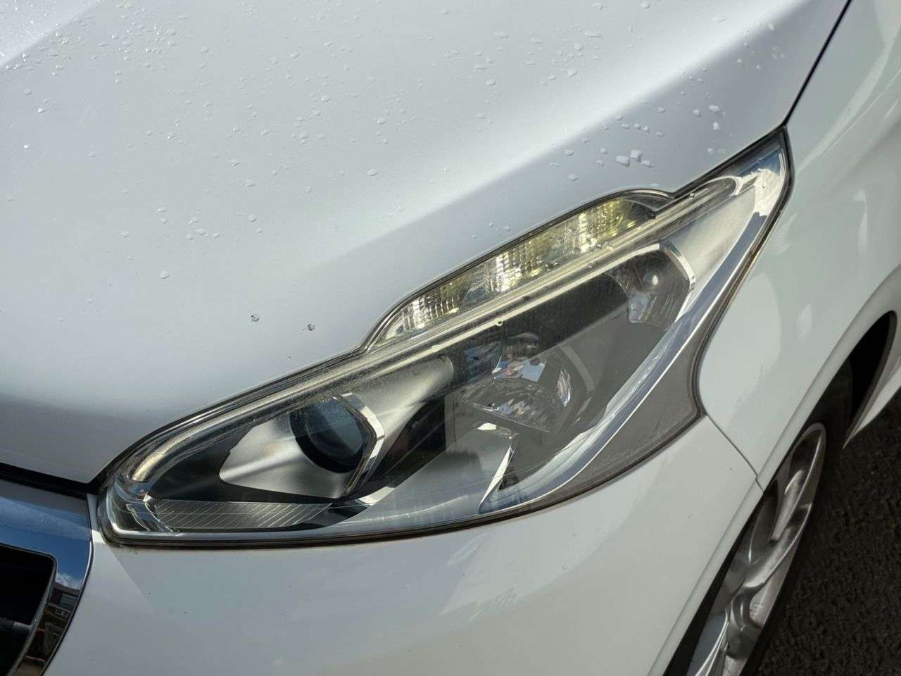 2015 PEUGEOT 208 2015 PEUGEOT 208