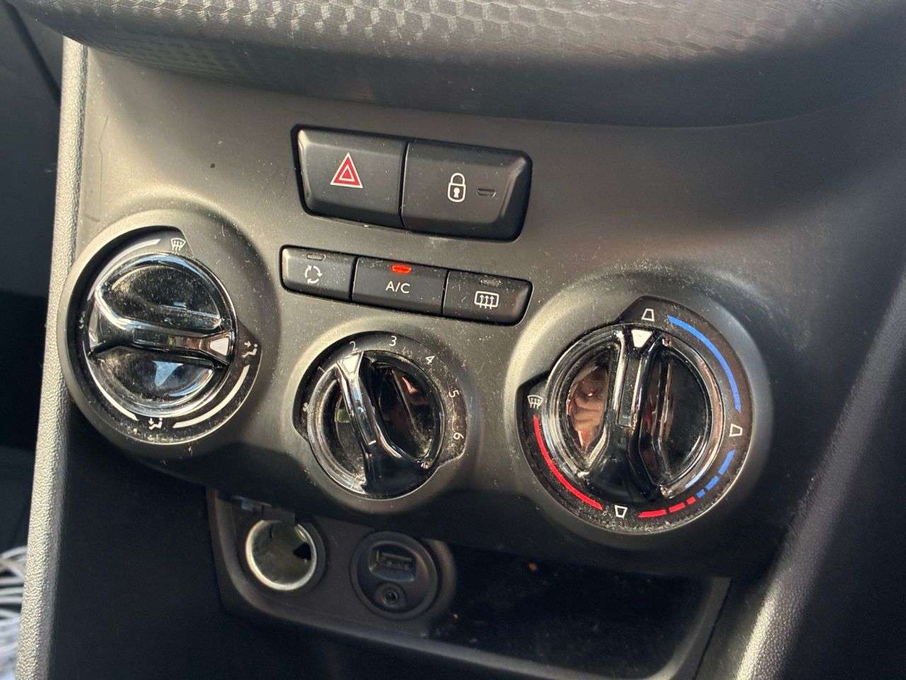 2015 PEUGEOT 208 2015 PEUGEOT 208