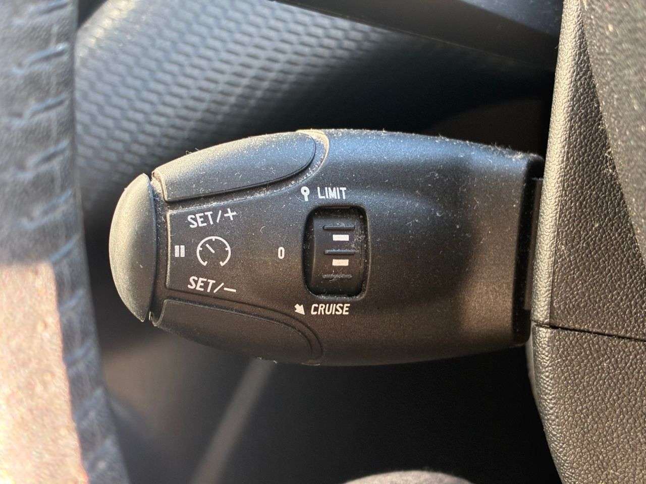 2015 PEUGEOT 208 2015 PEUGEOT 208