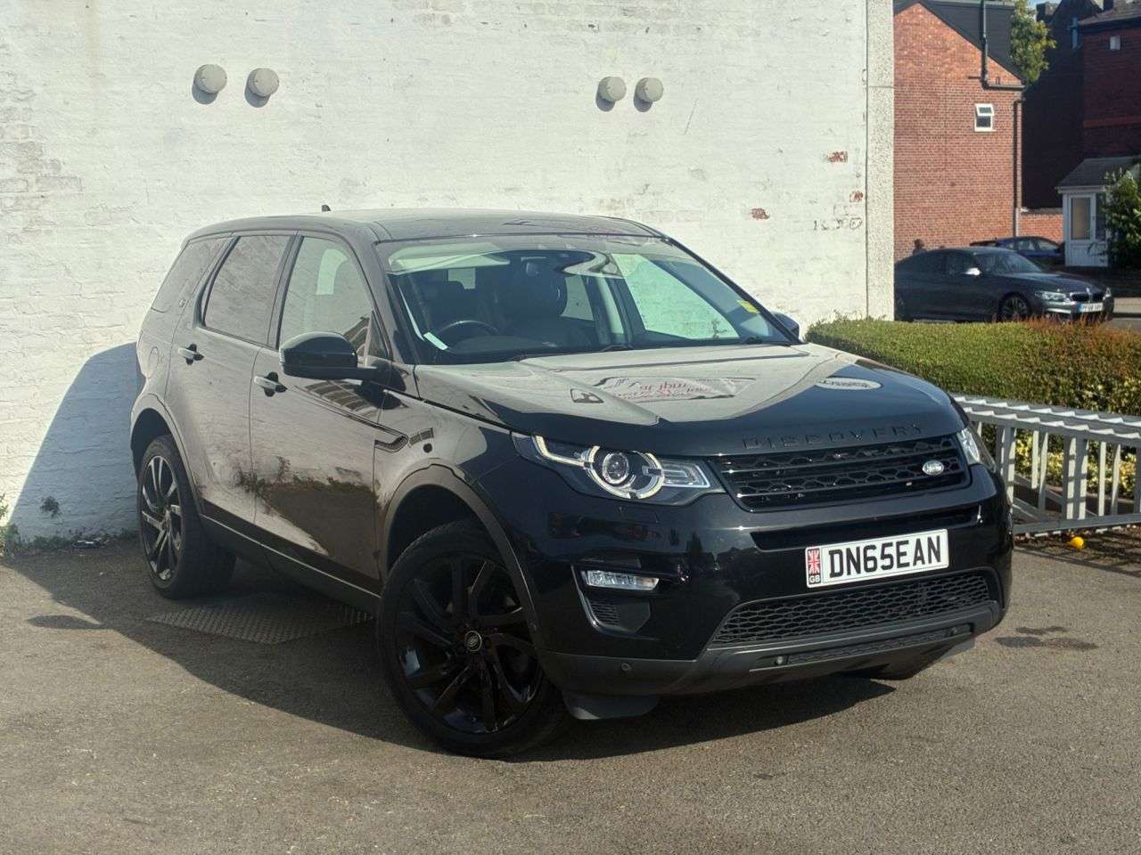 A 2015 LAND ROVER DISCOVERY SPORT 2.0 TD4 HSE Luxury SUV 5dr Diesel Manual 4WD Euro 6 (s/s) (180 ps) SERVICE A 2015 LAND ROVER DISCOVERY SPORT 2.0 TD4 HSE Luxury SUV 5dr Diesel Manual 4WD Euro 6 (s/s) (180 ps) SERVICE
