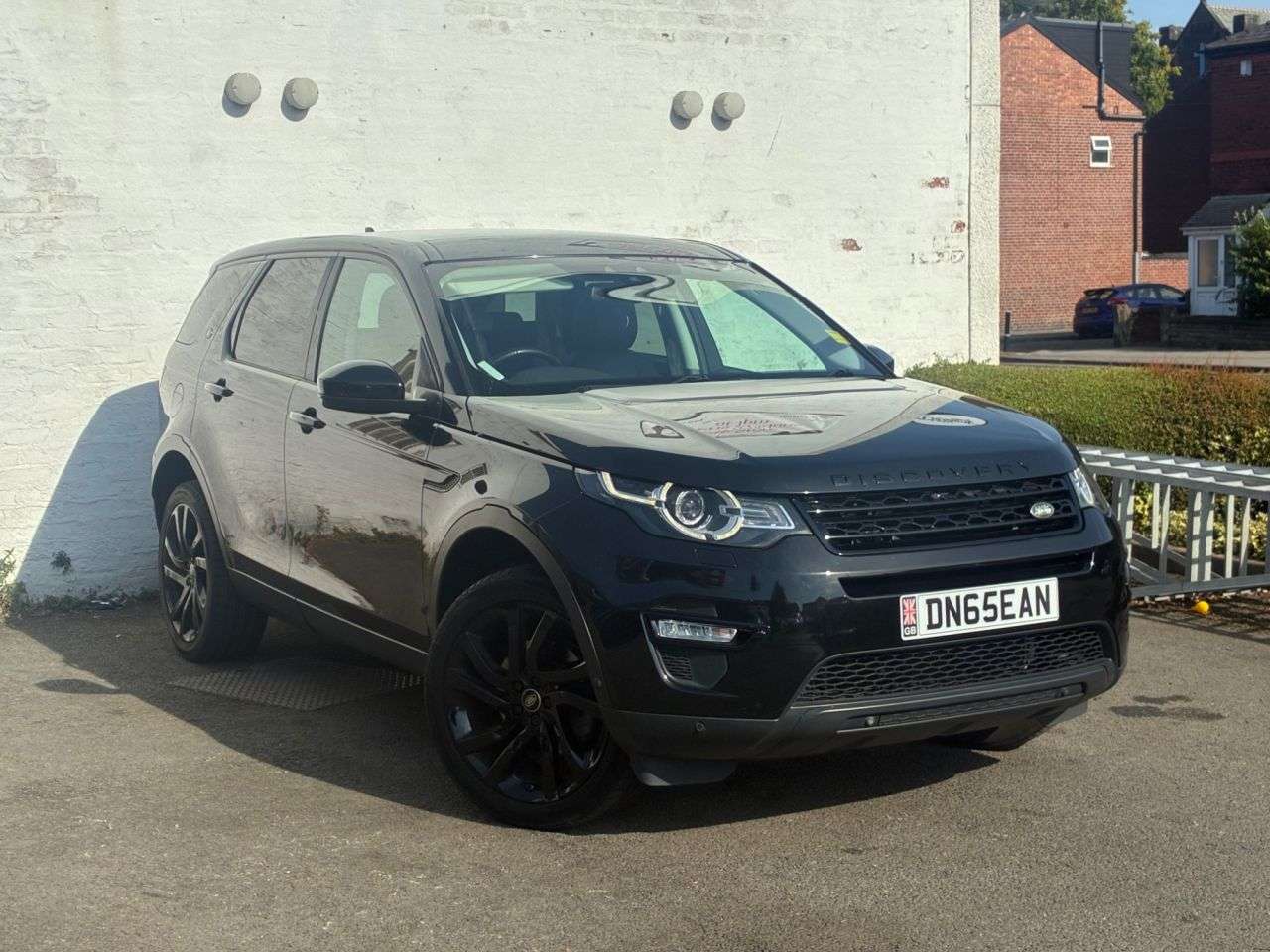 A 2015 LAND ROVER DISCOVERY SPORT 2.0 TD4 HSE Luxury SUV 5dr Diesel Manual 4WD Euro 6 (s/s) (180 ps) SERVICE A 2015 LAND ROVER DISCOVERY SPORT 2.0 TD4 HSE Luxury SUV 5dr Diesel Manual 4WD Euro 6 (s/s) (180 ps) SERVICE