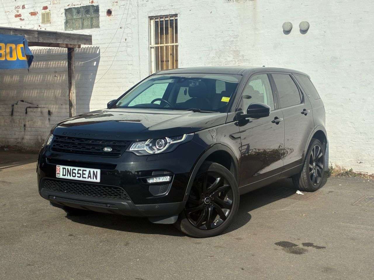 A 2015 LAND ROVER DISCOVERY SPORT 2.0 TD4 HSE Luxury SUV 5dr Diesel Manual 4WD Euro 6 (s/s) (180 ps) SERVICE A 2015 LAND ROVER DISCOVERY SPORT 2.0 TD4 HSE Luxury SUV 5dr Diesel Manual 4WD Euro 6 (s/s) (180 ps) SERVICE