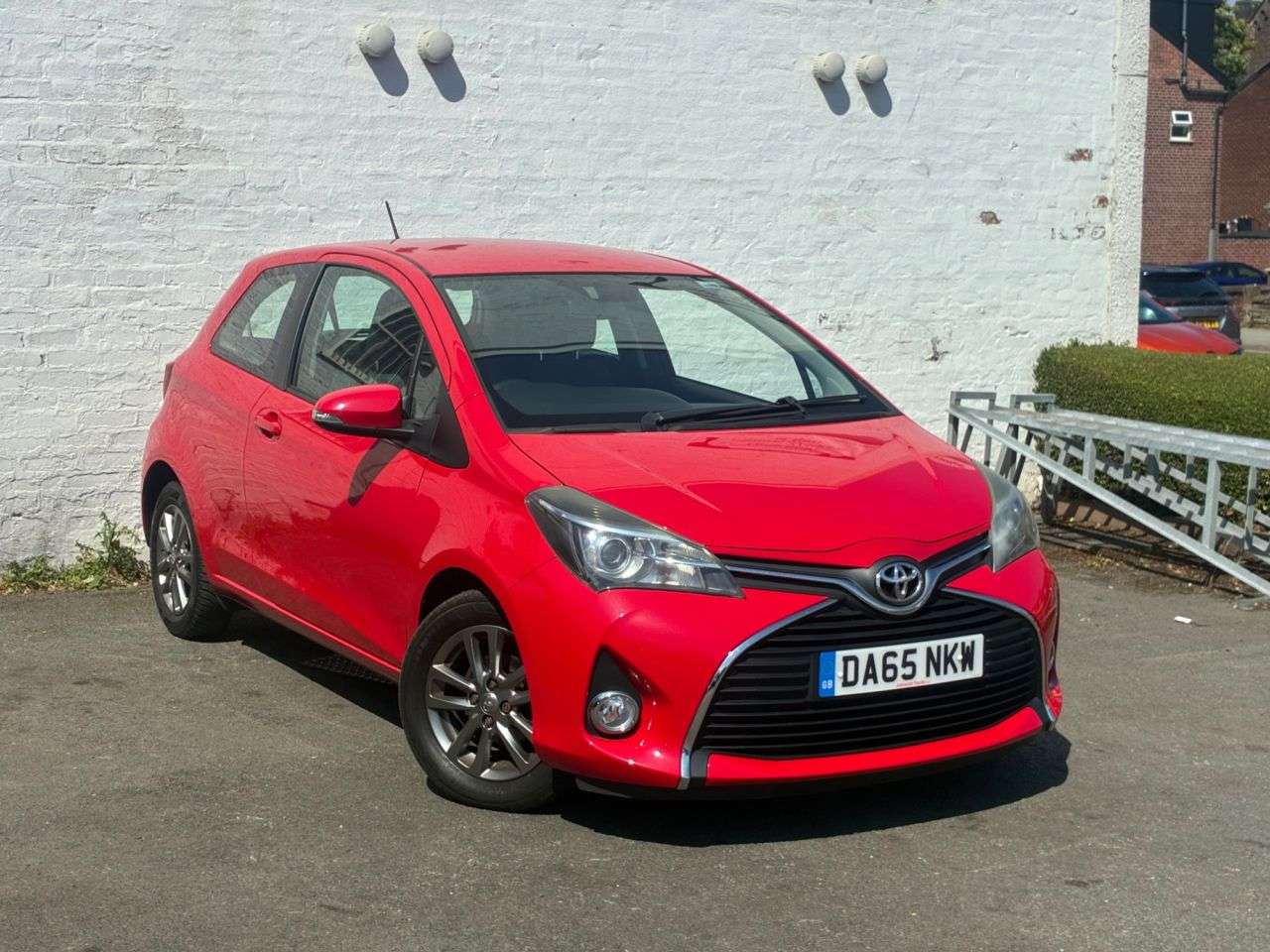 A 2015 TOYOTA YARIS 1.0 VVT-i Icon Hatchback 3dr Petrol Manual Euro 6 (69 ps) THIS IS A 1 OWNER A 2015 TOYOTA YARIS 1.0 VVT-i Icon Hatchback 3dr Petrol Manual Euro 6 (69 ps) THIS IS A 1 OWNER