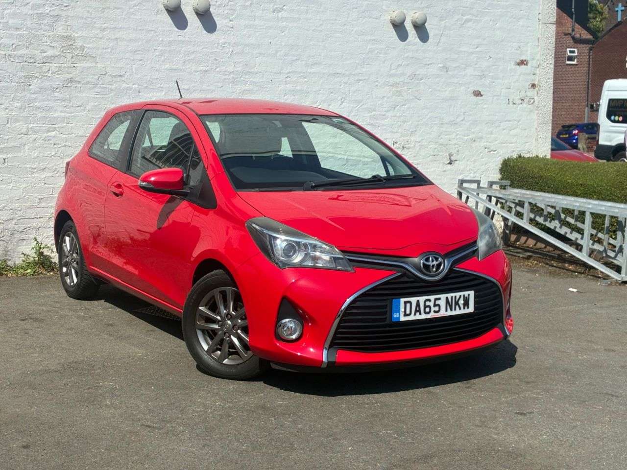 A 2015 TOYOTA YARIS 1.0 VVT-i Icon Hatchback 3dr Petrol Manual Euro 6 (69 ps) THIS IS A 1 OWNER A 2015 TOYOTA YARIS 1.0 VVT-i Icon Hatchback 3dr Petrol Manual Euro 6 (69 ps) THIS IS A 1 OWNER