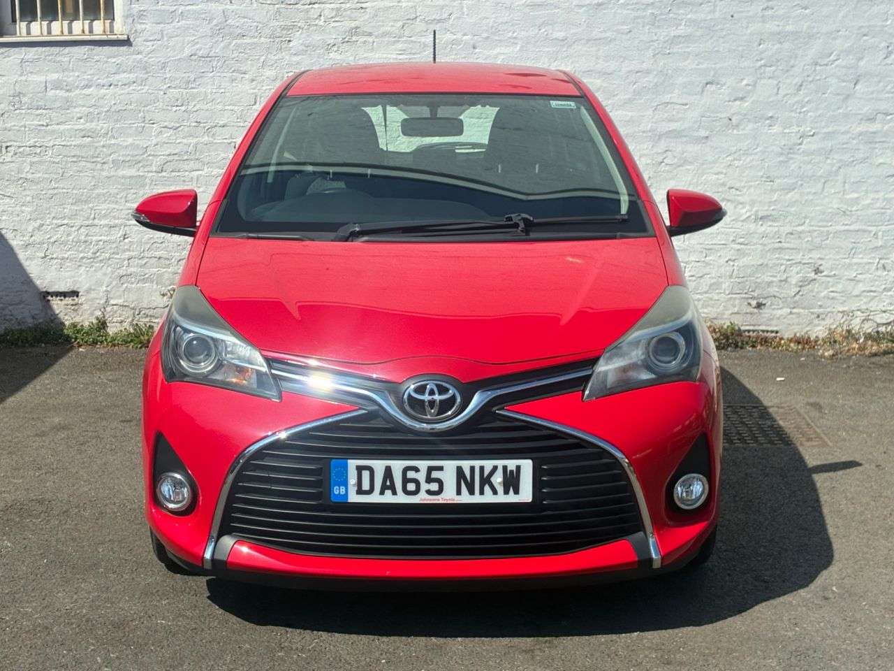 A 2015 TOYOTA YARIS 1.0 VVT-i Icon Hatchback 3dr Petrol Manual Euro 6 (69 ps) THIS IS A 1 OWNER A 2015 TOYOTA YARIS 1.0 VVT-i Icon Hatchback 3dr Petrol Manual Euro 6 (69 ps) THIS IS A 1 OWNER