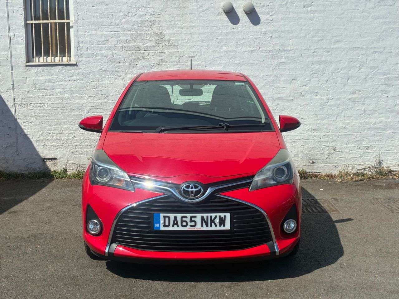 A 2015 TOYOTA YARIS 1.0 VVT-i Icon Hatchback 3dr Petrol Manual Euro 6 (69 ps) THIS IS A 1 OWNER A 2015 TOYOTA YARIS 1.0 VVT-i Icon Hatchback 3dr Petrol Manual Euro 6 (69 ps) THIS IS A 1 OWNER