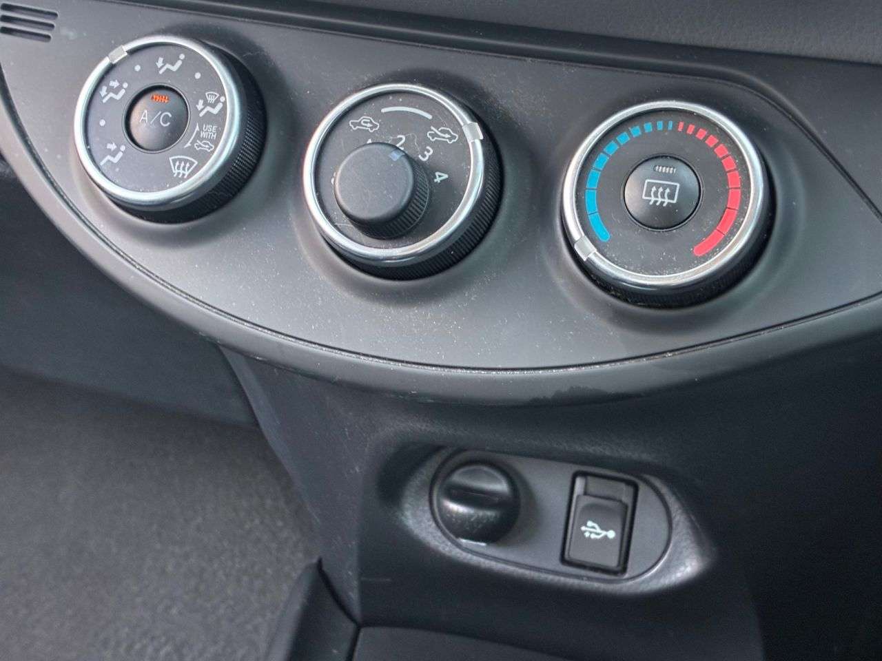 2015 TOYOTA YARIS 2015 TOYOTA YARIS