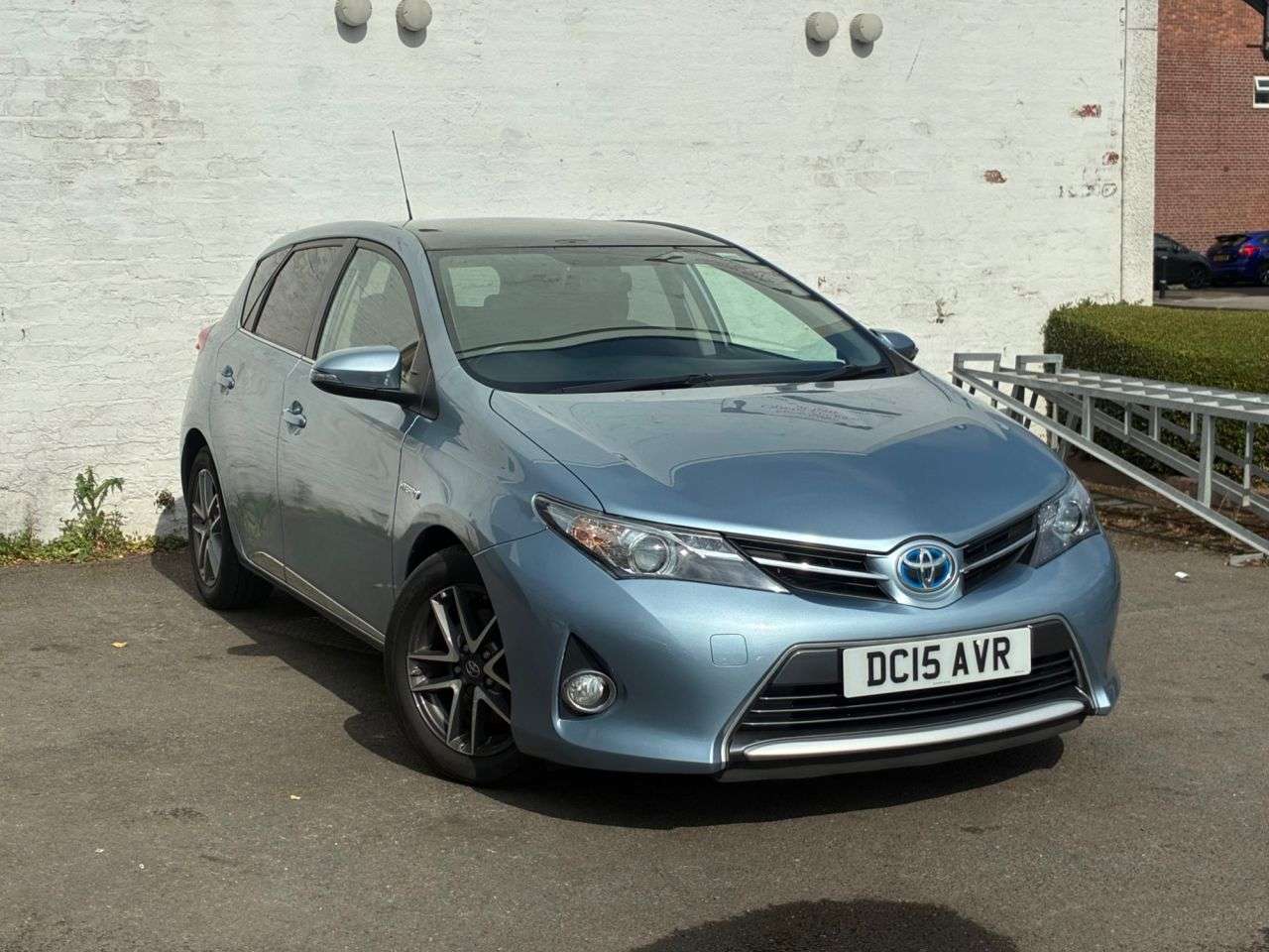 A 2015 TOYOTA AURIS 1.8 VVT-h Icon Plus Hatchback 5dr Petrol Hybrid CVT Euro 5 (s/s) (136 ps) A A 2015 TOYOTA AURIS 1.8 VVT-h Icon Plus Hatchback 5dr Petrol Hybrid CVT Euro 5 (s/s) (136 ps) A