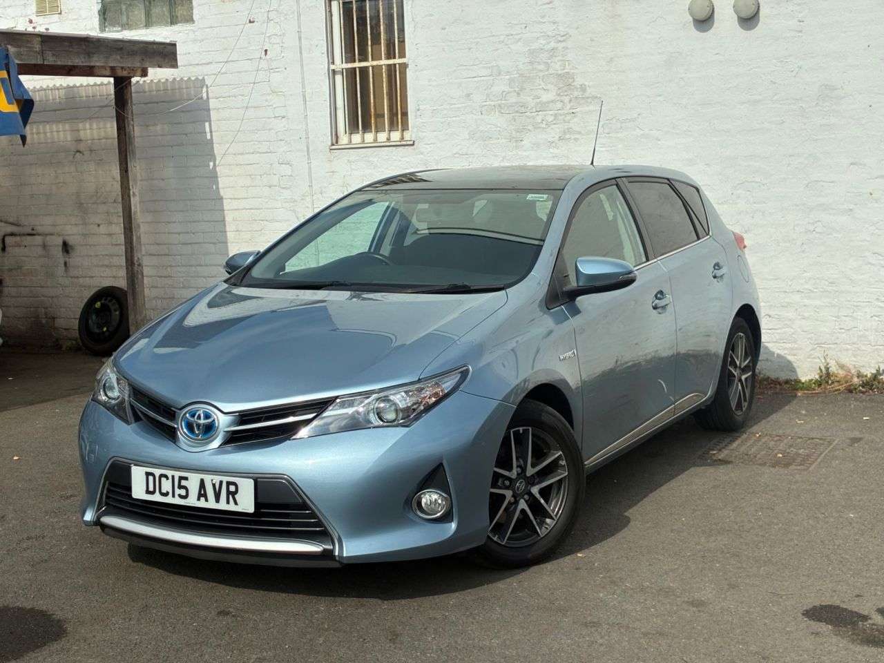 A 2015 TOYOTA AURIS 1.8 VVT-h Icon Plus Hatchback 5dr Petrol Hybrid CVT Euro 5 (s/s) (136 ps) A A 2015 TOYOTA AURIS 1.8 VVT-h Icon Plus Hatchback 5dr Petrol Hybrid CVT Euro 5 (s/s) (136 ps) A