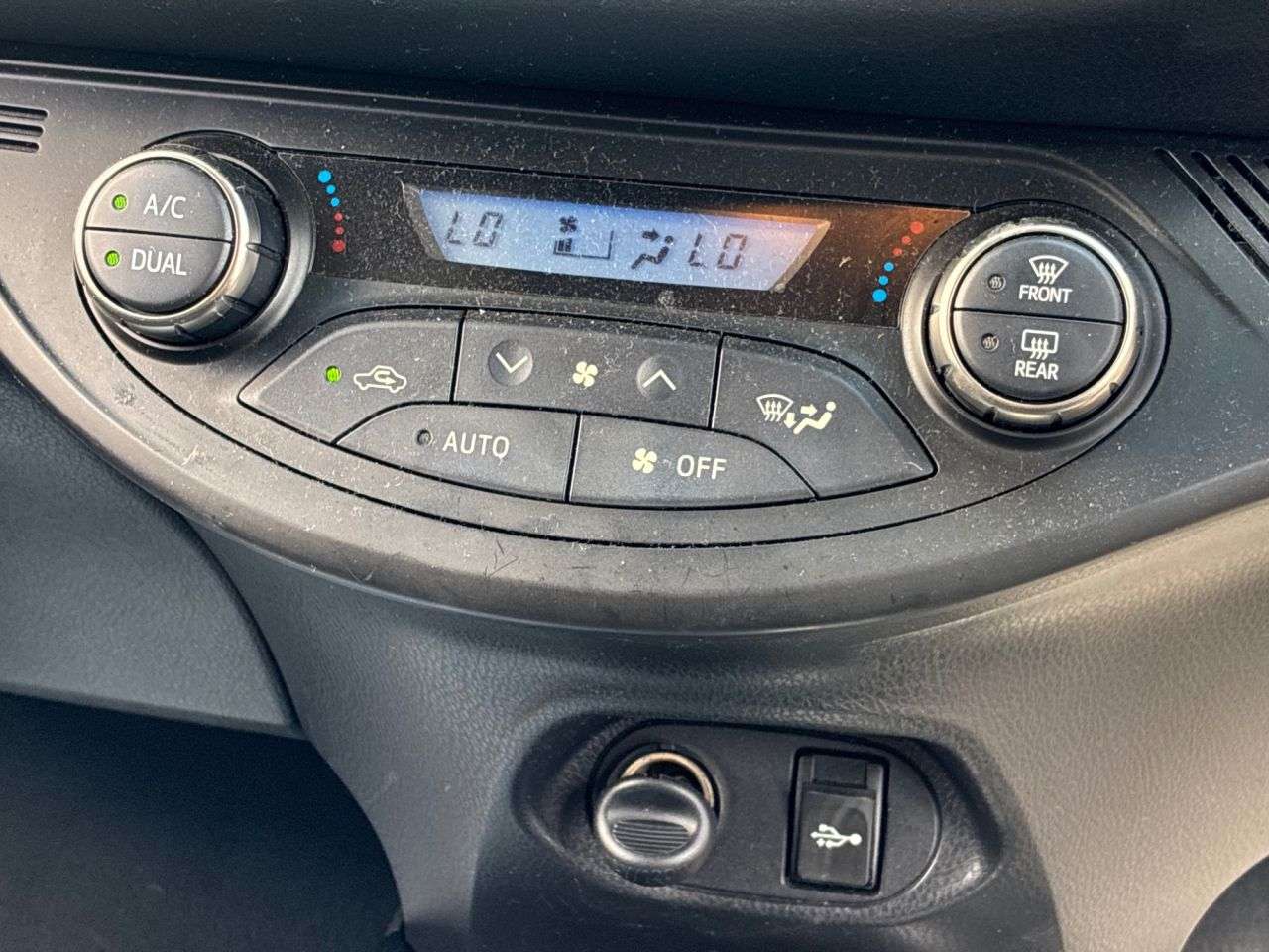2016 TOYOTA YARIS 2016 TOYOTA YARIS