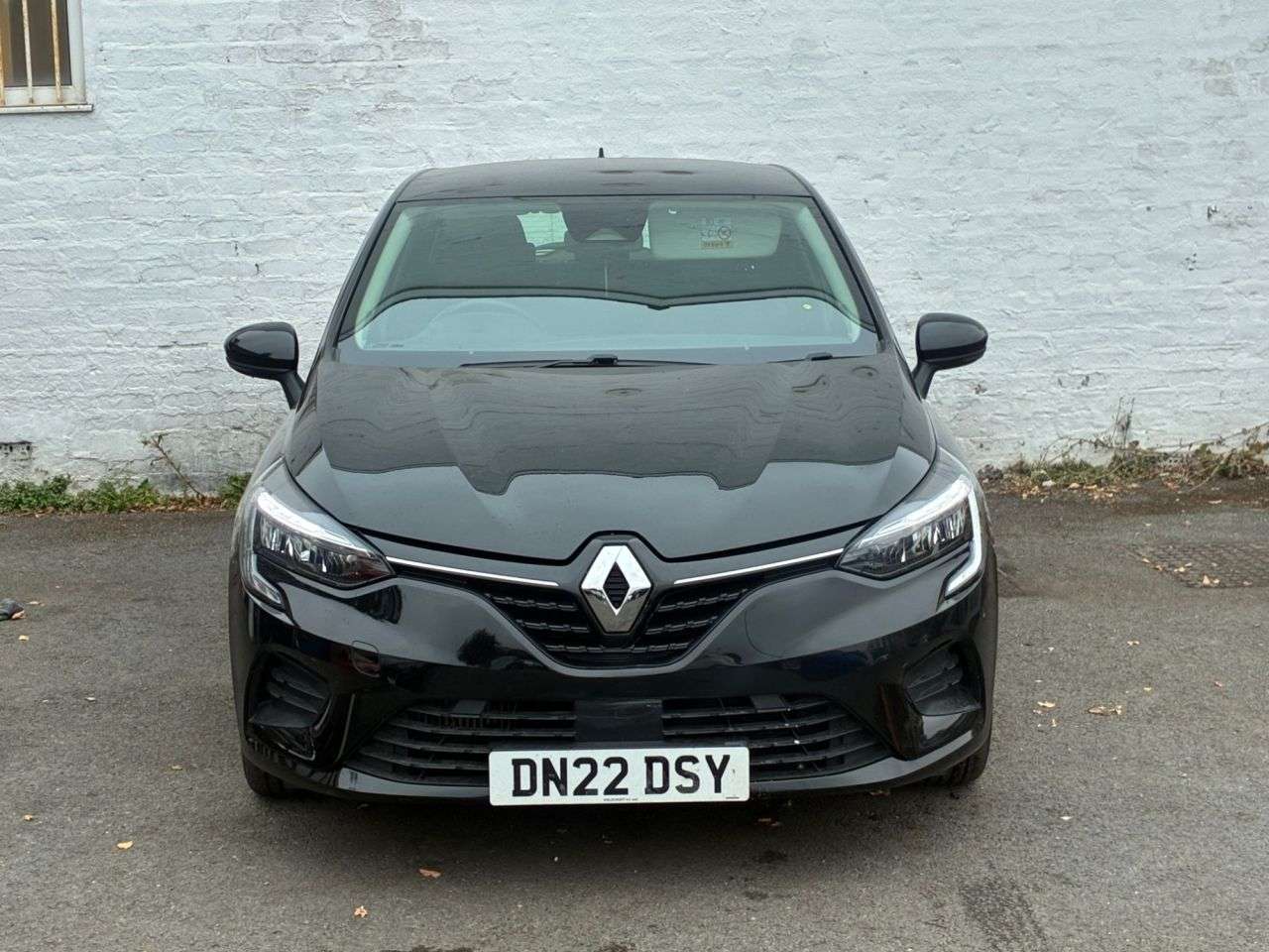 A 2022 RENAULT CLIO 1.0 TCe Iconic Edition Hatchback 5dr Petrol Manual Euro 6 (s/s) (90 ps) * C A 2022 RENAULT CLIO 1.0 TCe Iconic Edition Hatchback 5dr Petrol Manual Euro 6 (s/s) (90 ps) * C